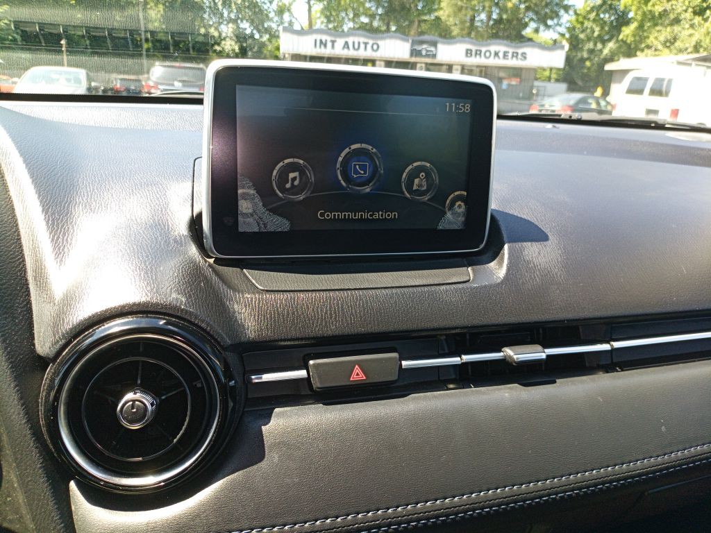 2017 Toyota Yaris Image 16