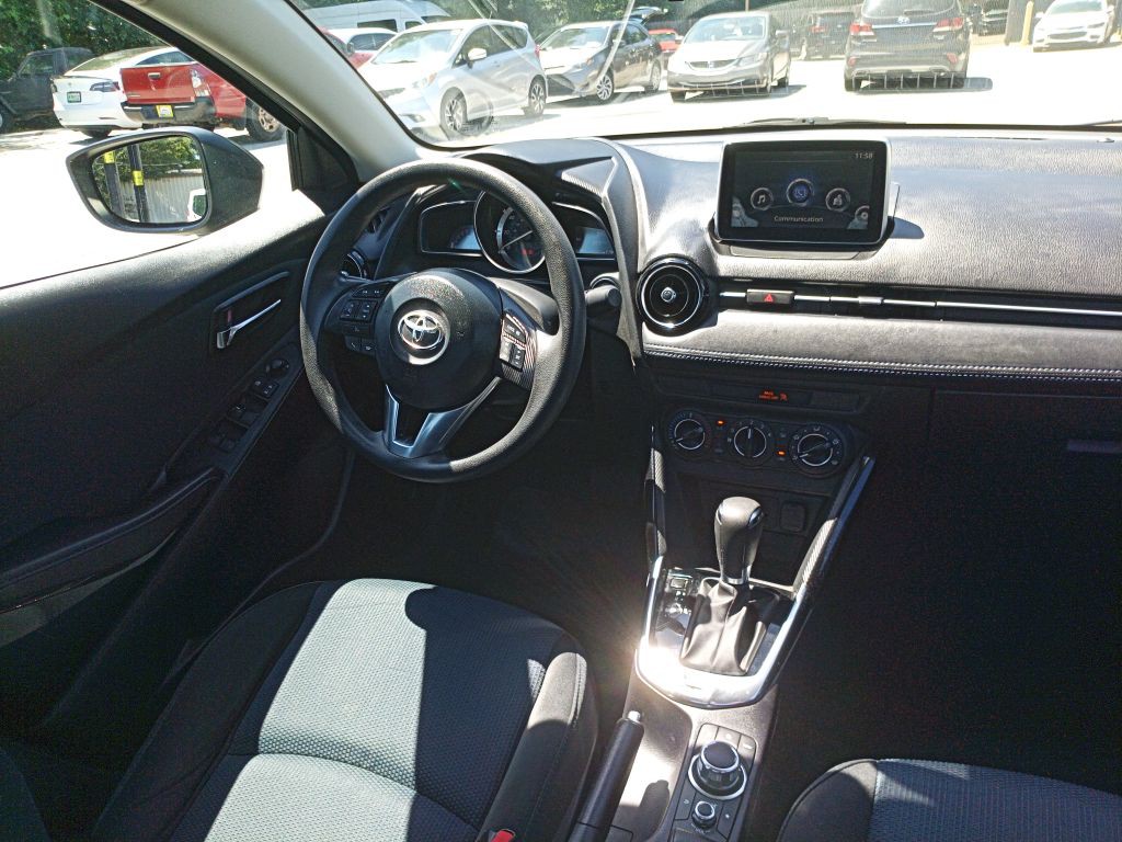 2017 Toyota Yaris Image 18
