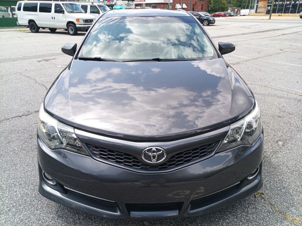 2013 Toyota Camry Image 2