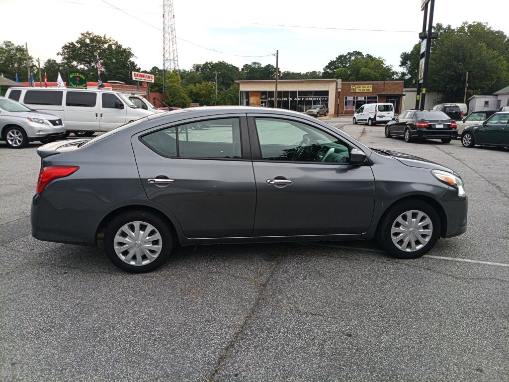 2019 Nissan Versa Image 3