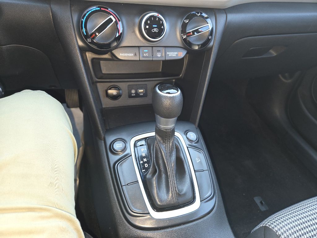 2021 Hyundai Kona Image 15