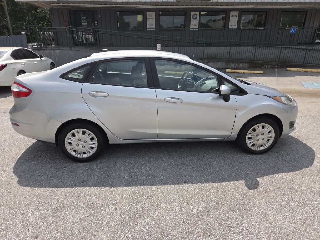 2017 Ford Fiesta Image 5