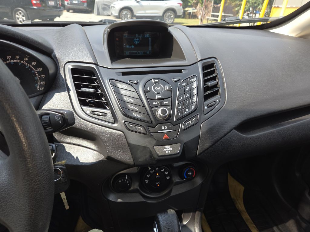2017 Ford Fiesta Image 11