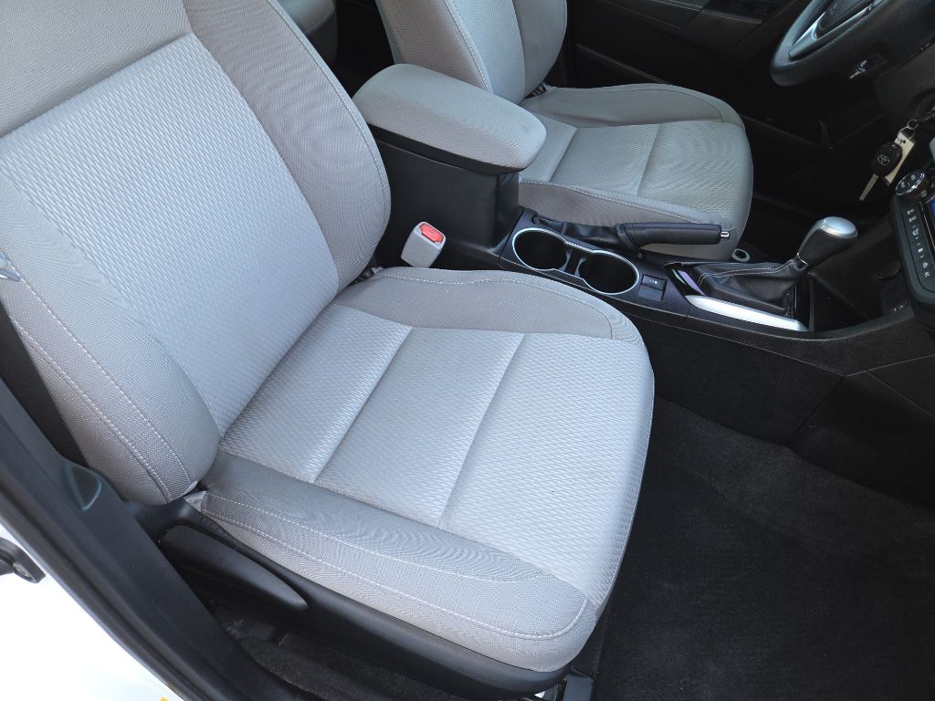 2016 Toyota Corolla Image 12