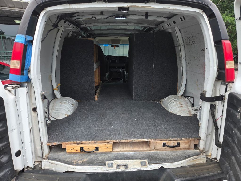 2013 Chevrolet Express Image 12