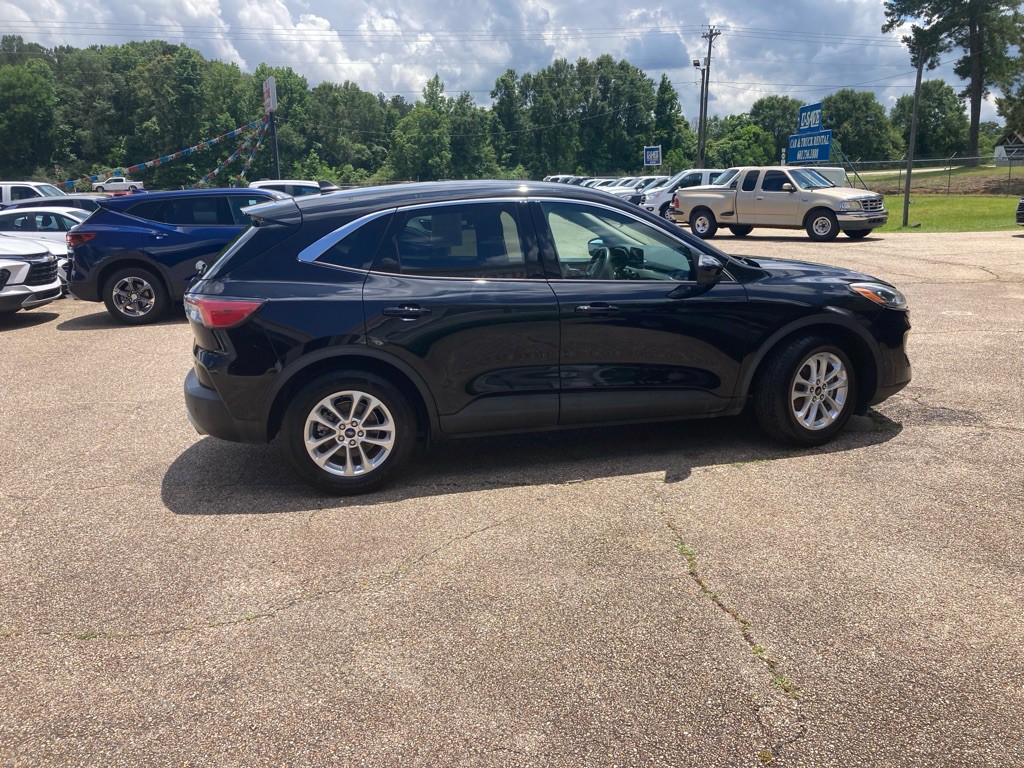 2020 Ford Escape Image 2