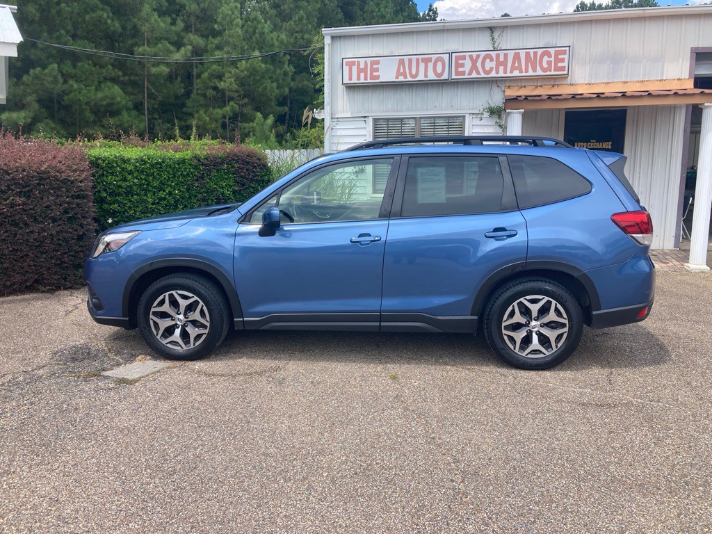 2023 Subaru Forester Image 1