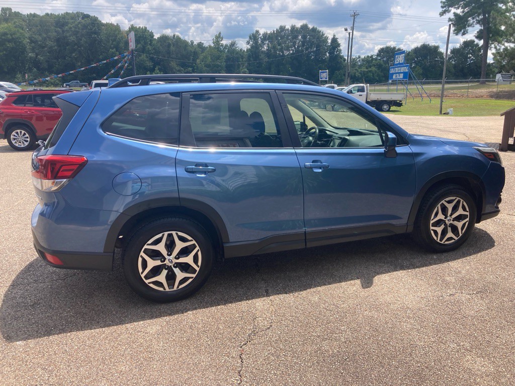 2023 Subaru Forester Image 2
