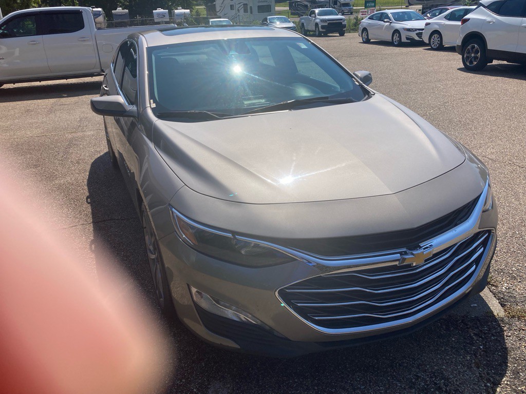 2023 Chevrolet Malibu Image 2