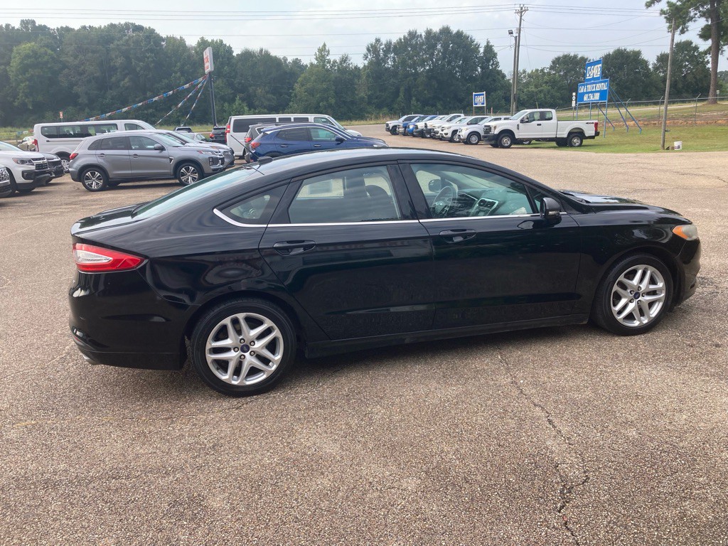 2016 Ford Fusion Image 2