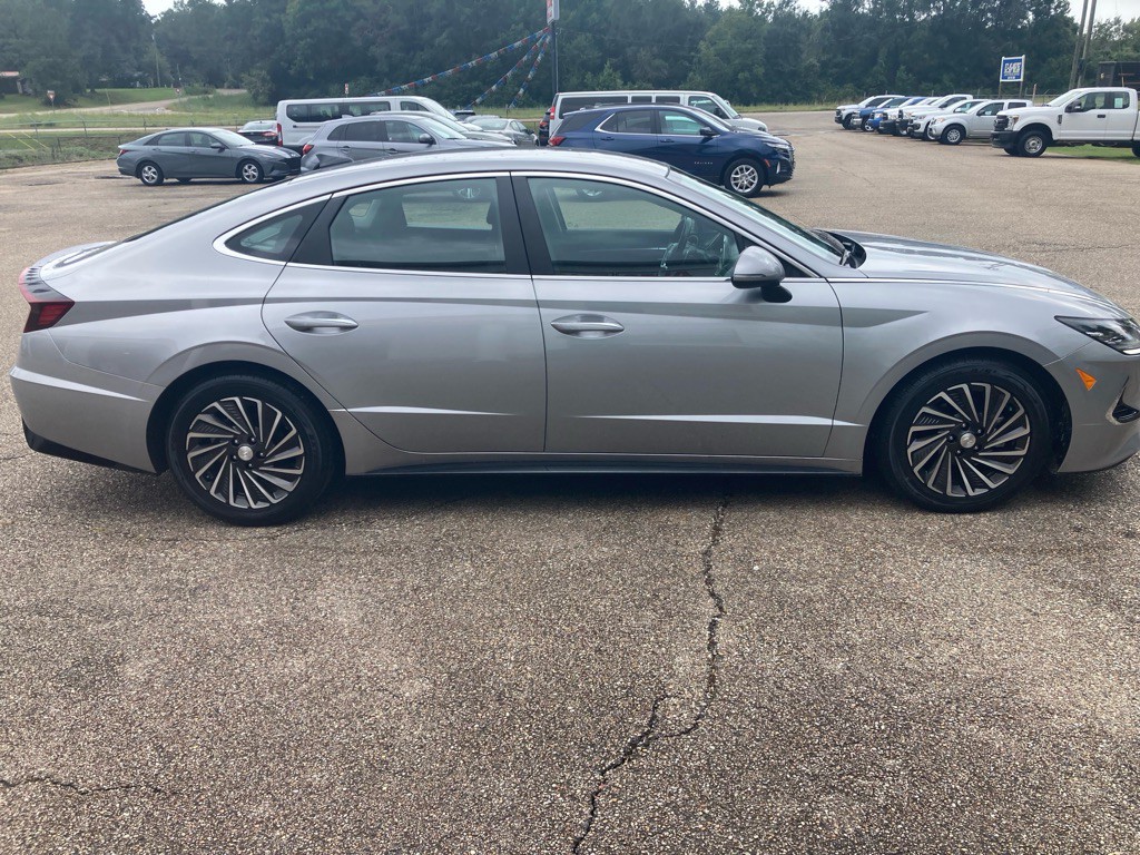 2023 Hyundai Sonata Image 2