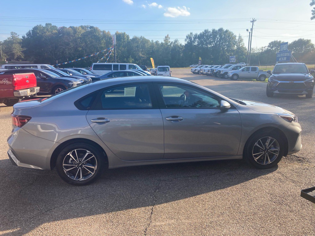 2024 Kia Forte Image 2