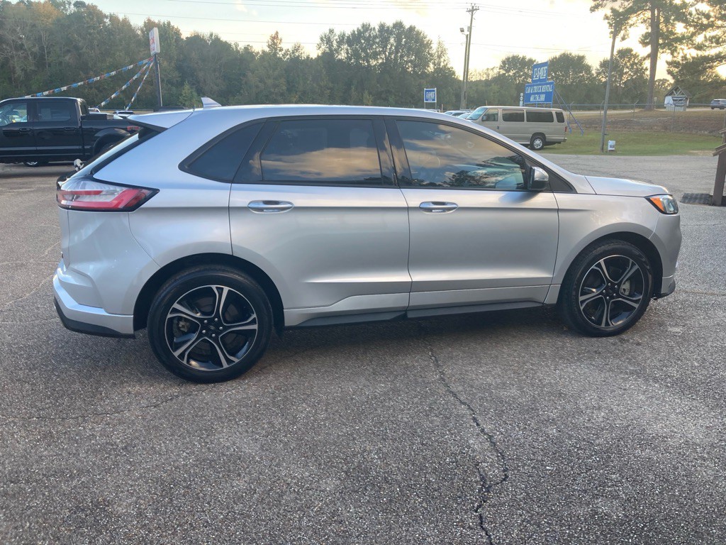 2019 Ford Edge Image 2