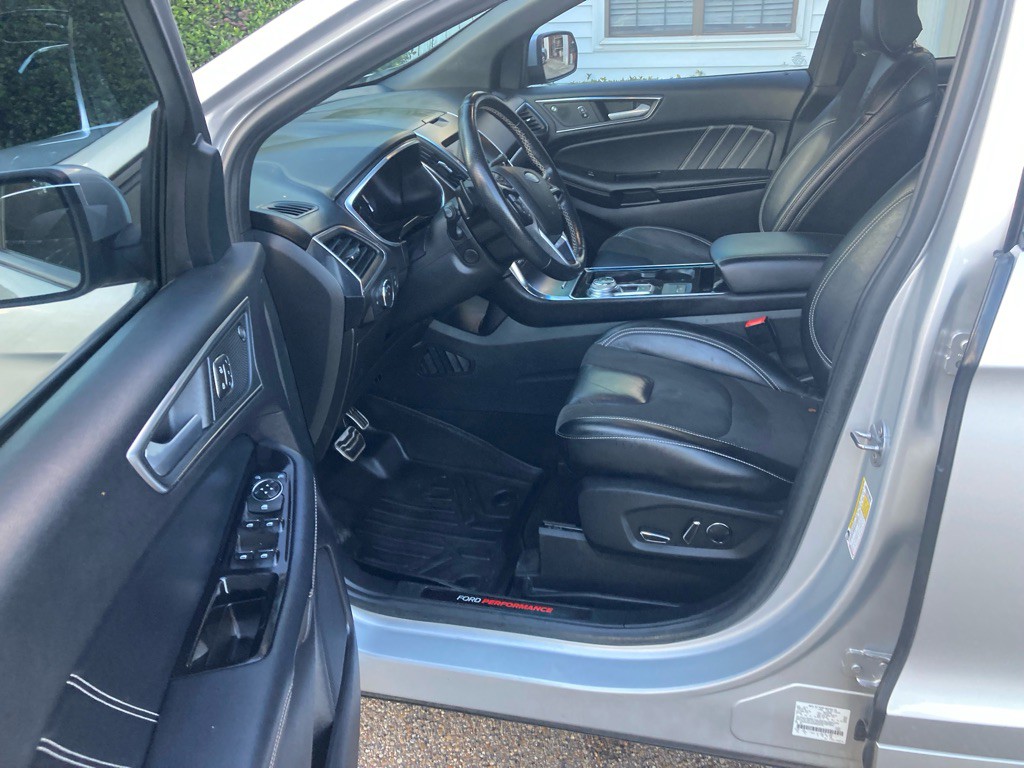 2019 Ford Edge Image 16