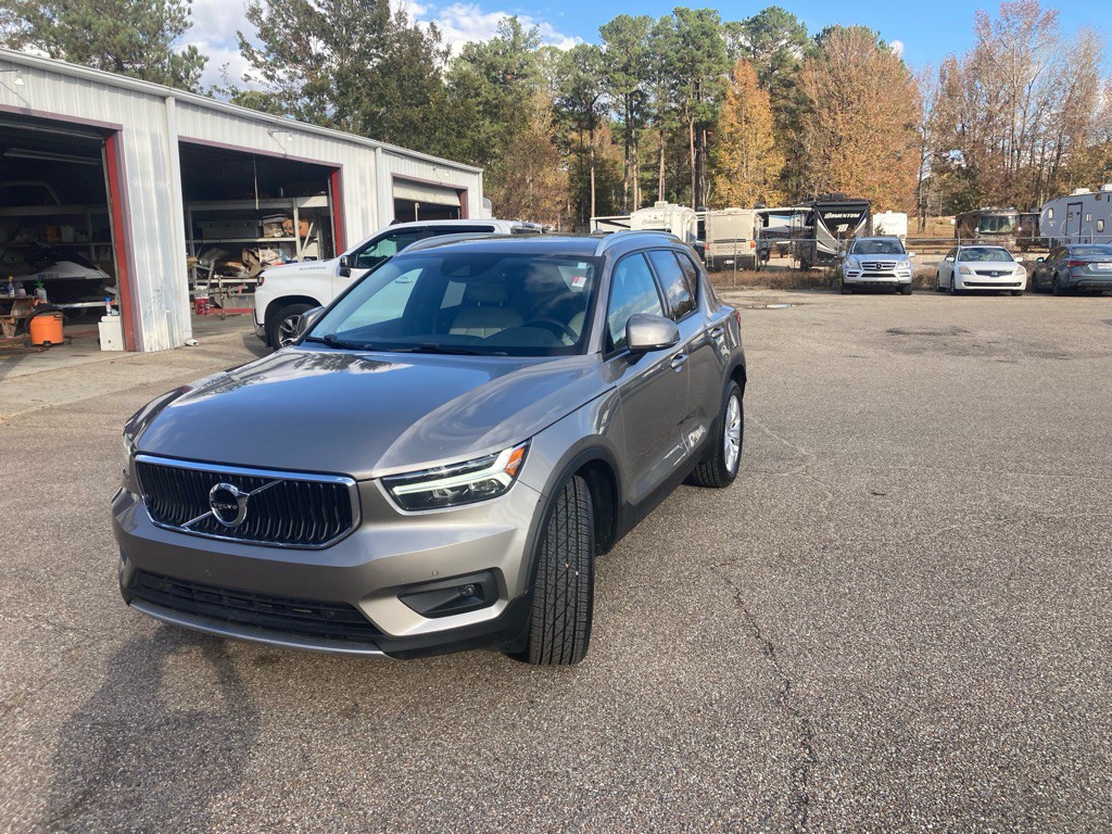 2022 Volvo XC40 Image 3