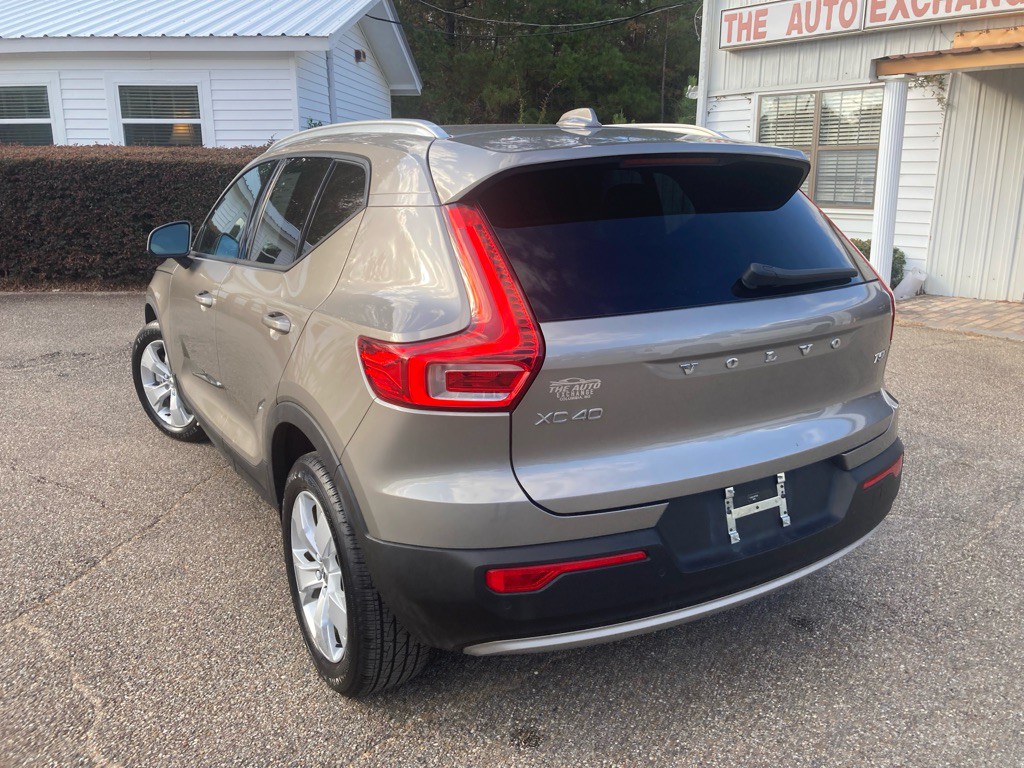 2022 Volvo XC40 Image 5