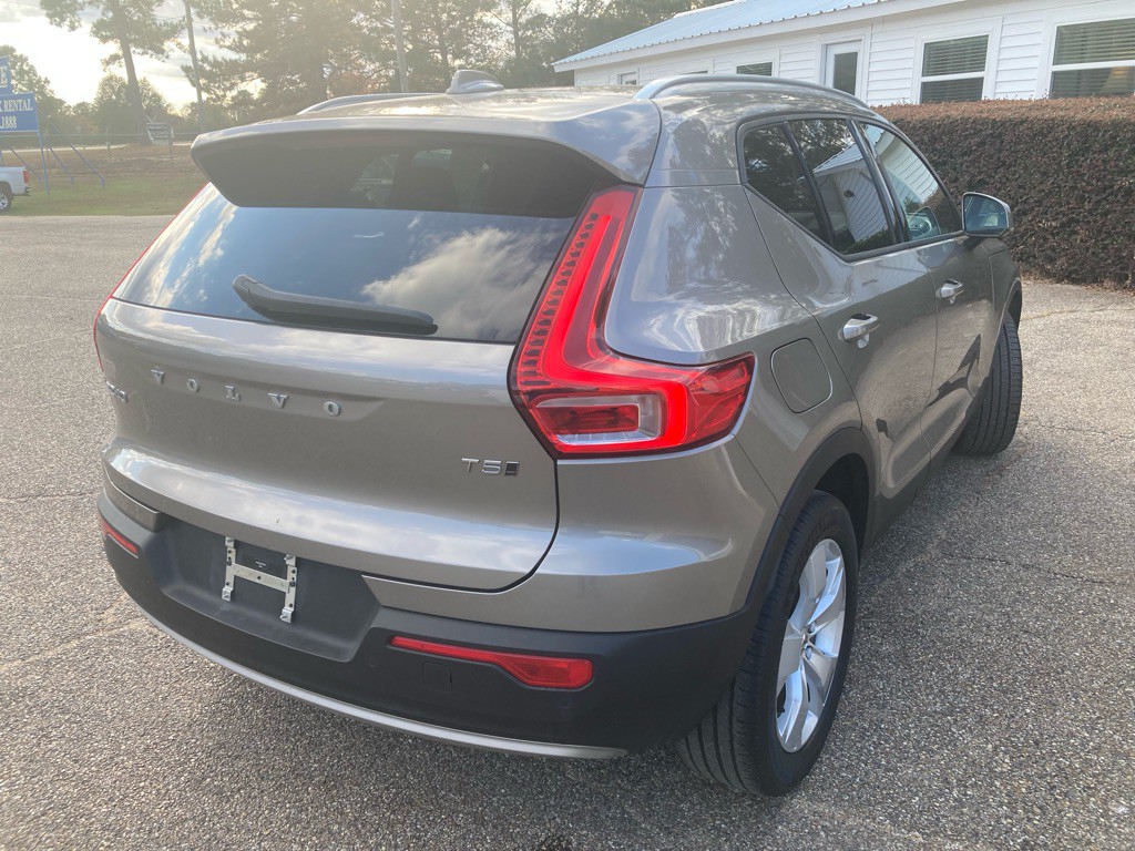 2022 Volvo XC40 Image 6