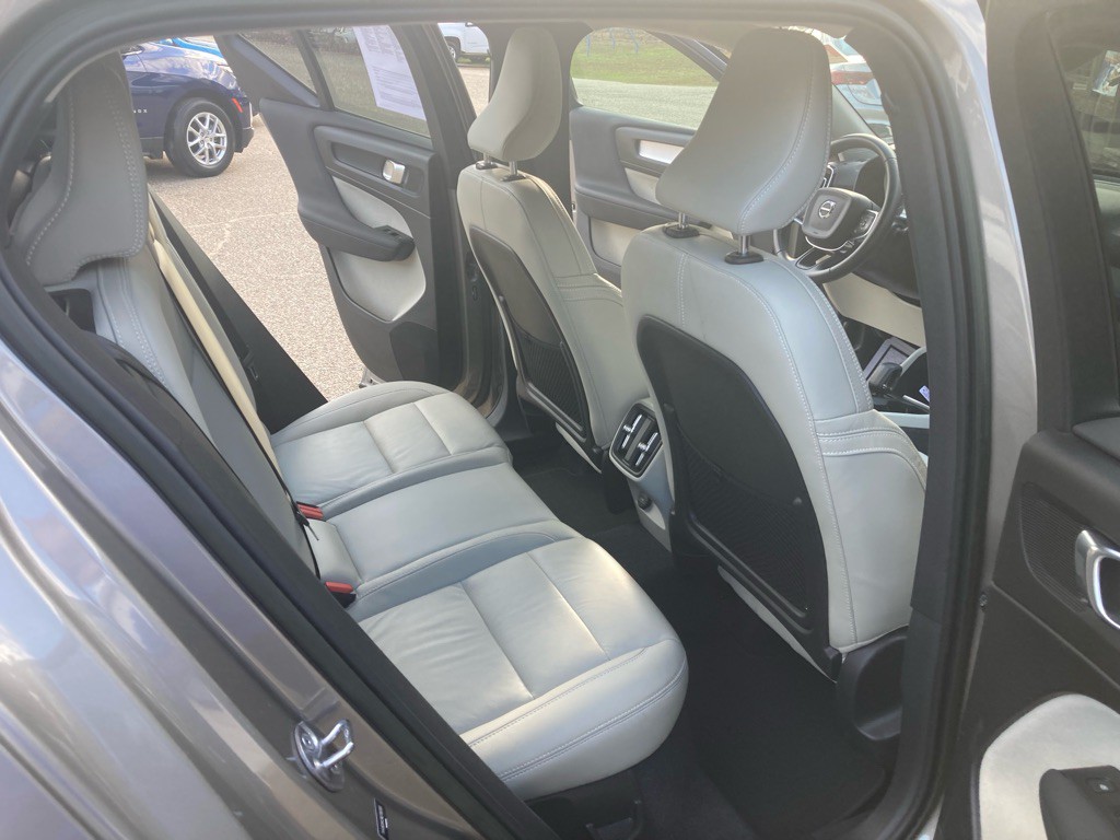 2022 Volvo XC40 Image 10