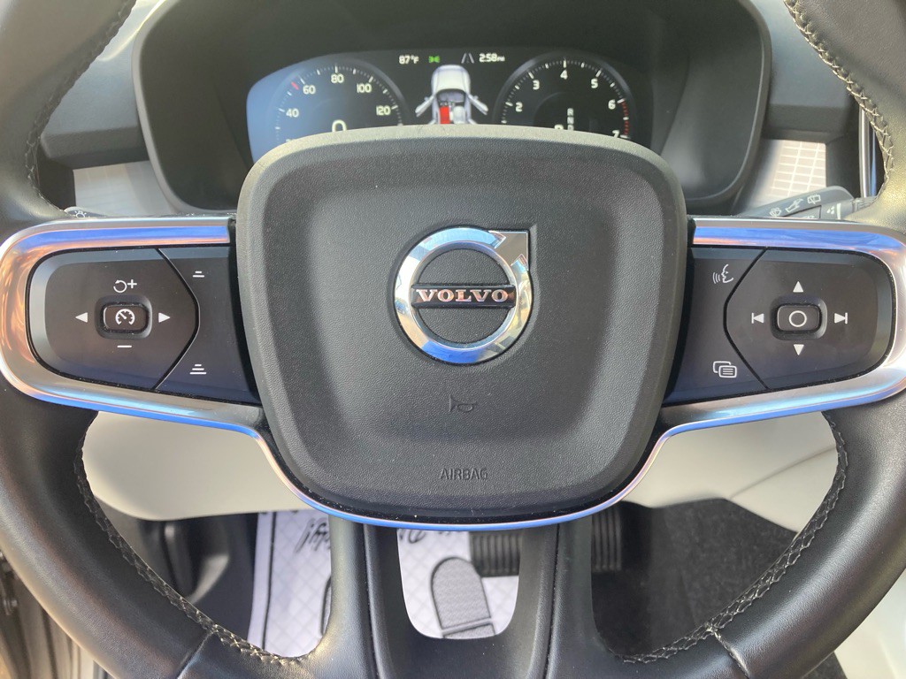 2022 Volvo XC40 Image 13