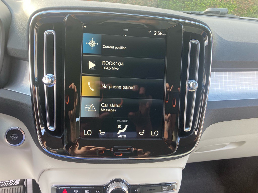 2022 Volvo XC40 Image 16