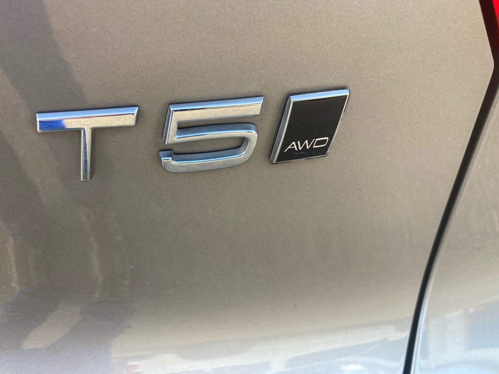 2022 Volvo XC40 Image 23