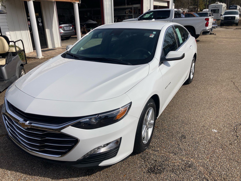 2023 Chevrolet Malibu Image 3