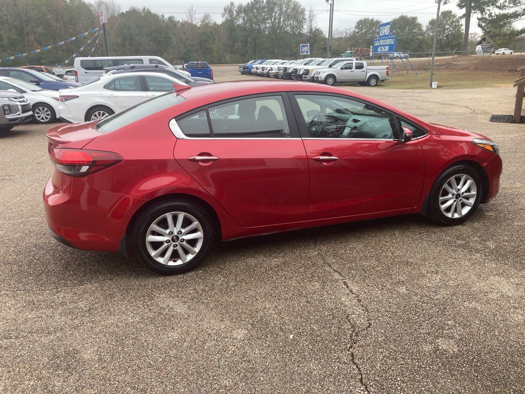 2017 Kia Forte Image 2