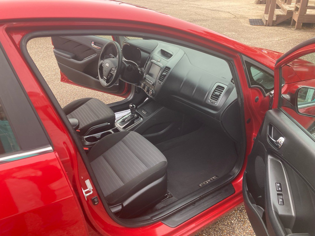 2017 Kia Forte Image 9