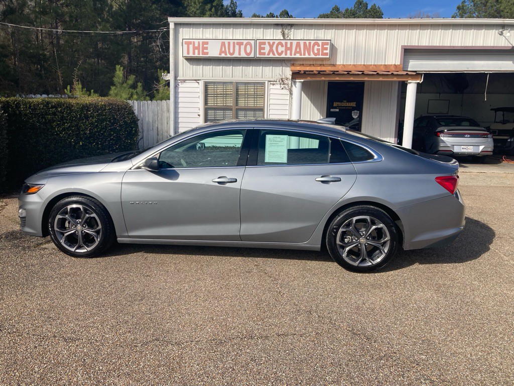 2024 Chevrolet Malibu Image 1