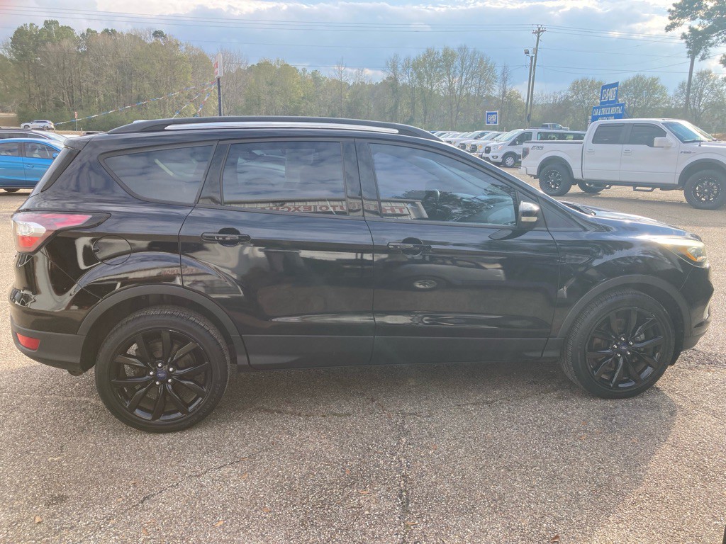 2017 Ford Escape Image 2