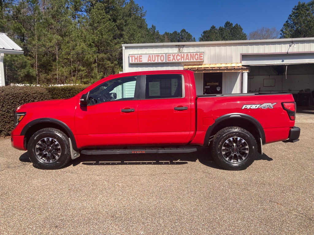 2021 Nissan Titan Image 1