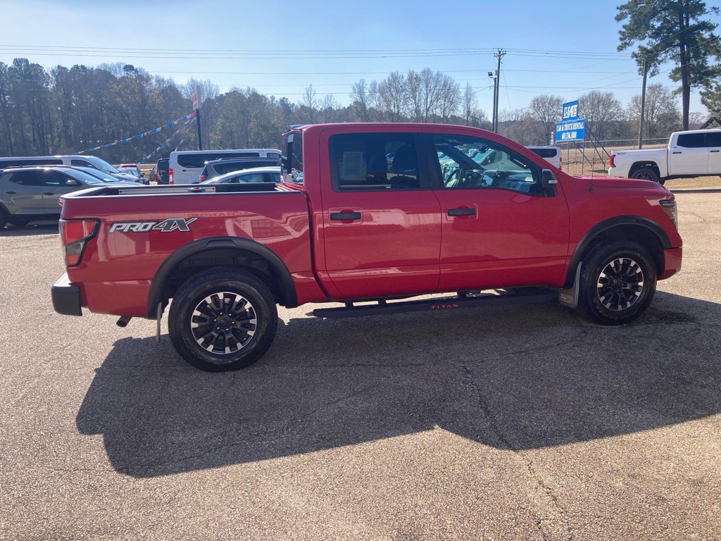 2021 Nissan Titan Image 2