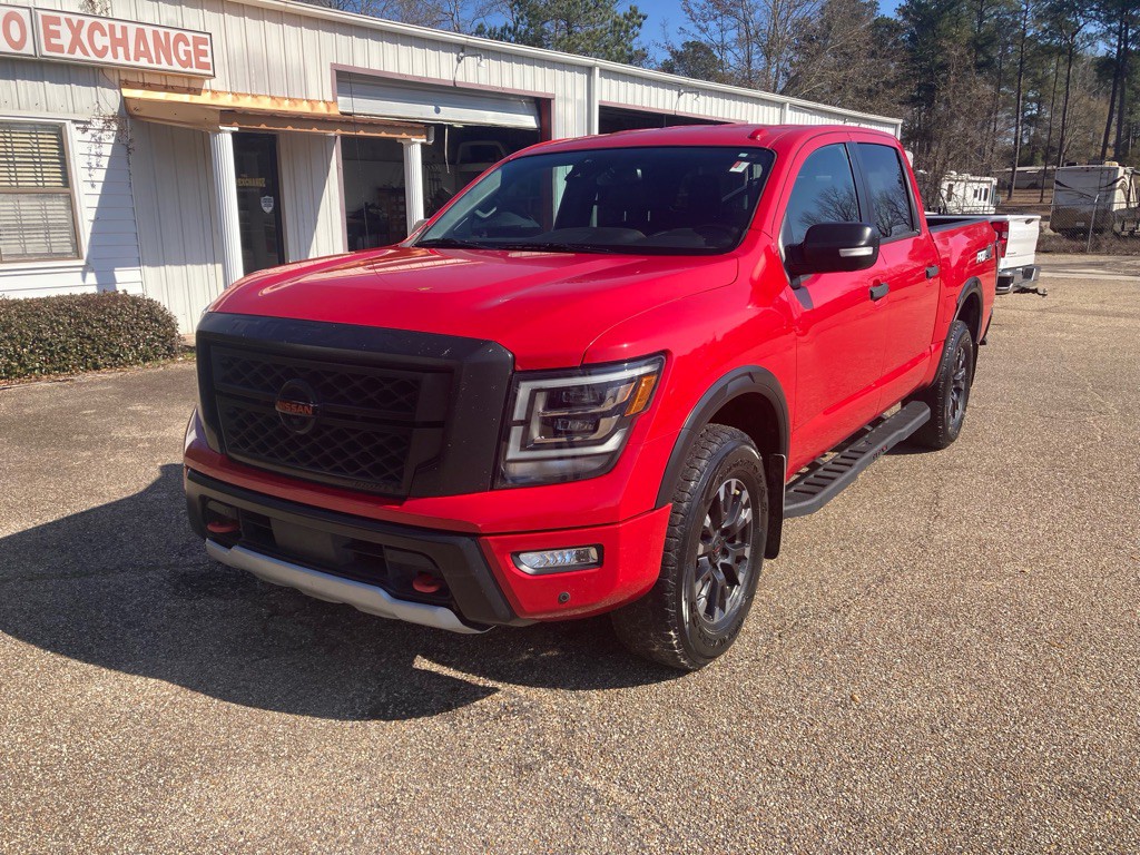 2021 Nissan Titan Image 3