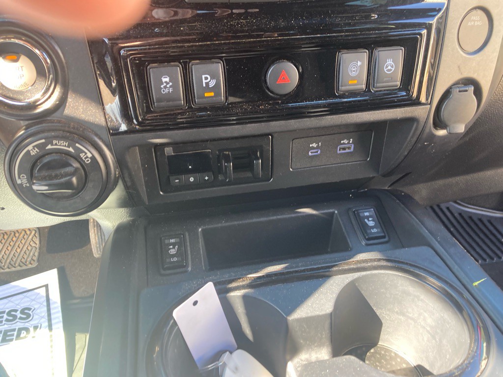 2021 Nissan Titan Image 14