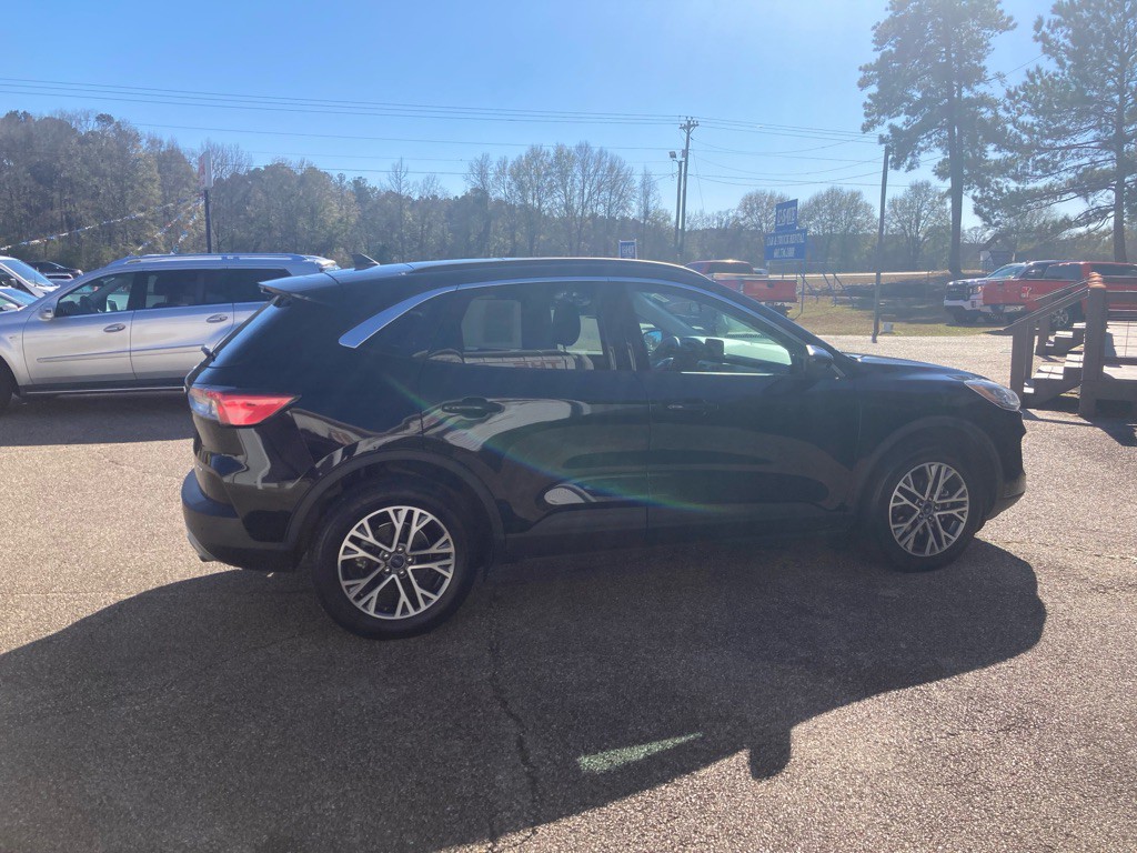 2022 Ford Escape Image 2