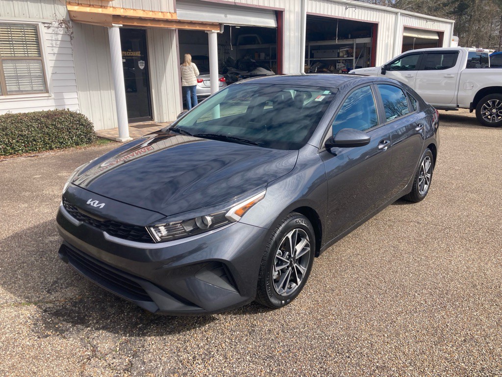 2023 Kia Forte Image 3