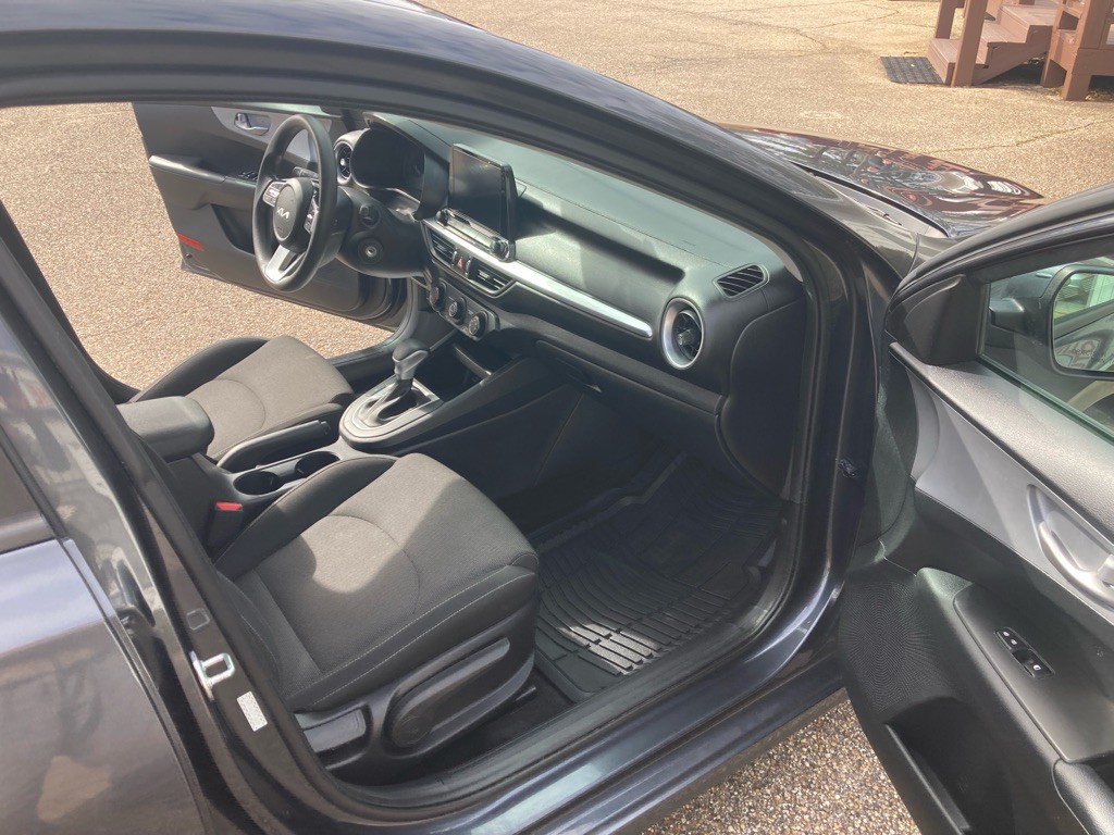 2023 Kia Forte Image 8