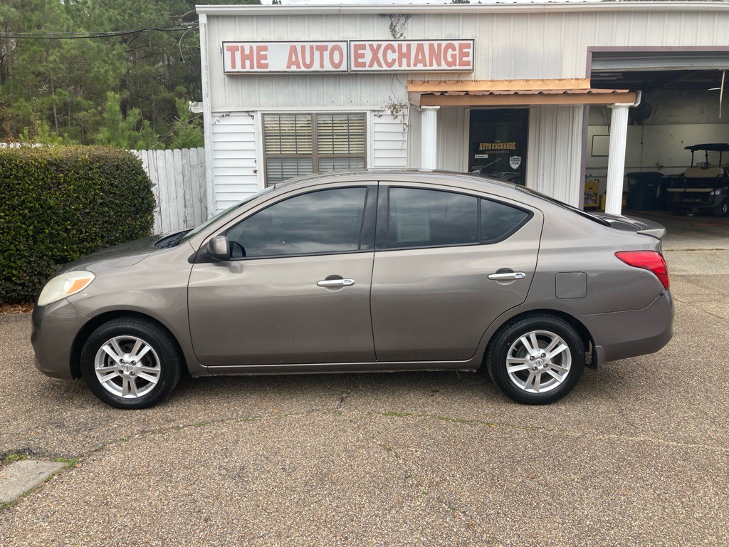2014 Nissan Versa Image 1
