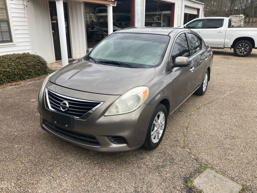 2014 Nissan Versa Image 3