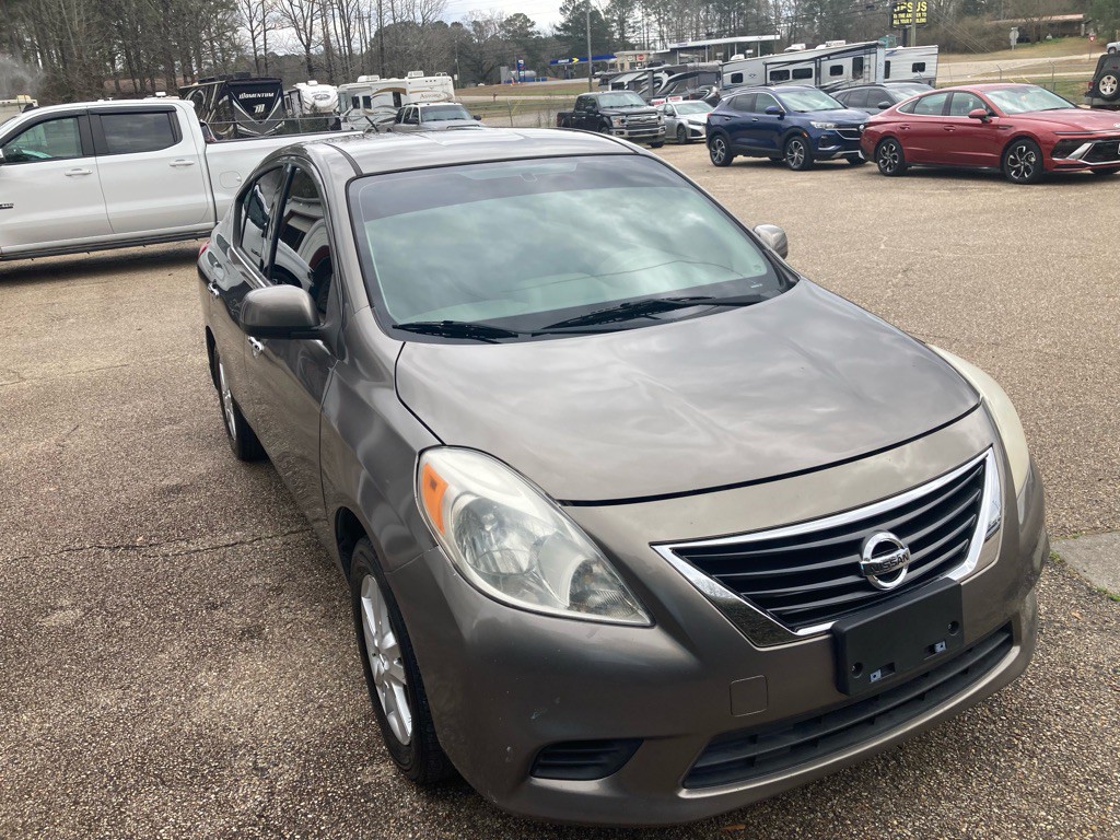 2014 Nissan Versa Image 4