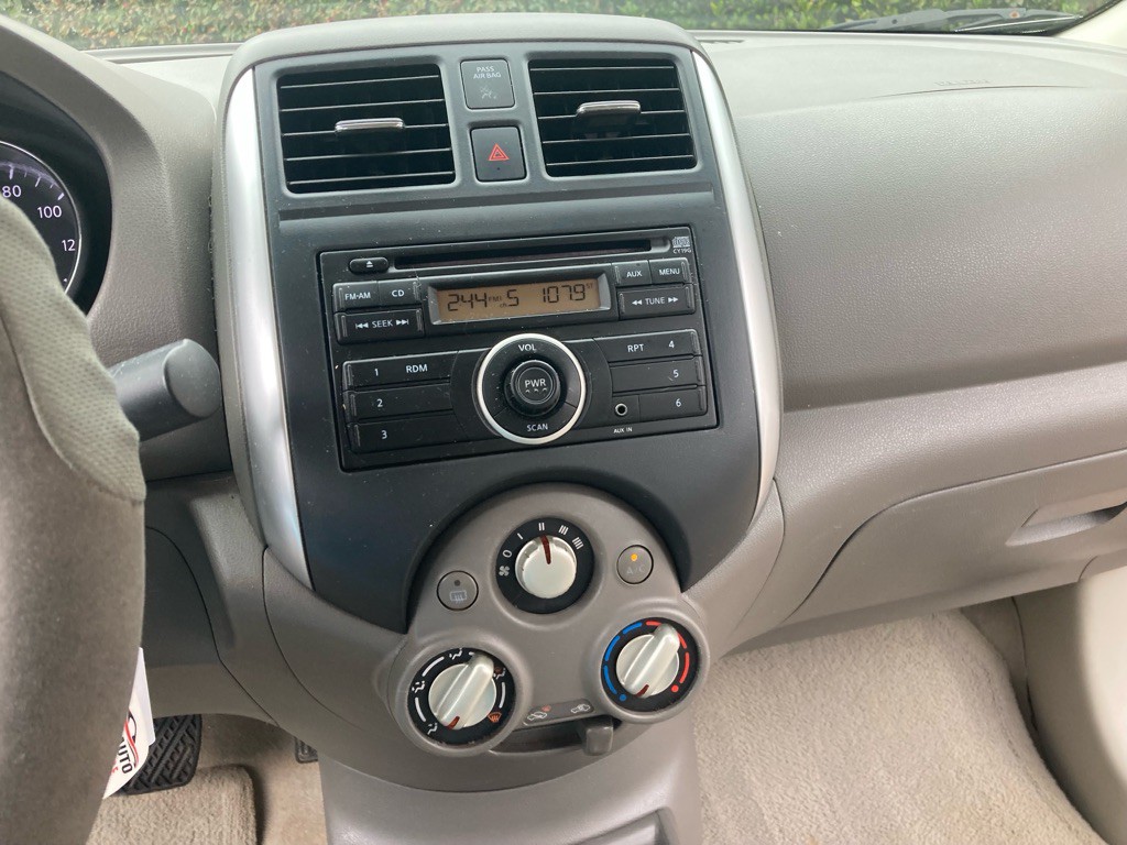 2014 Nissan Versa Image 13