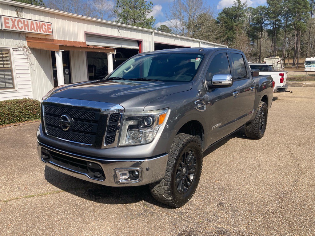 2017 Nissan Titan Image 3