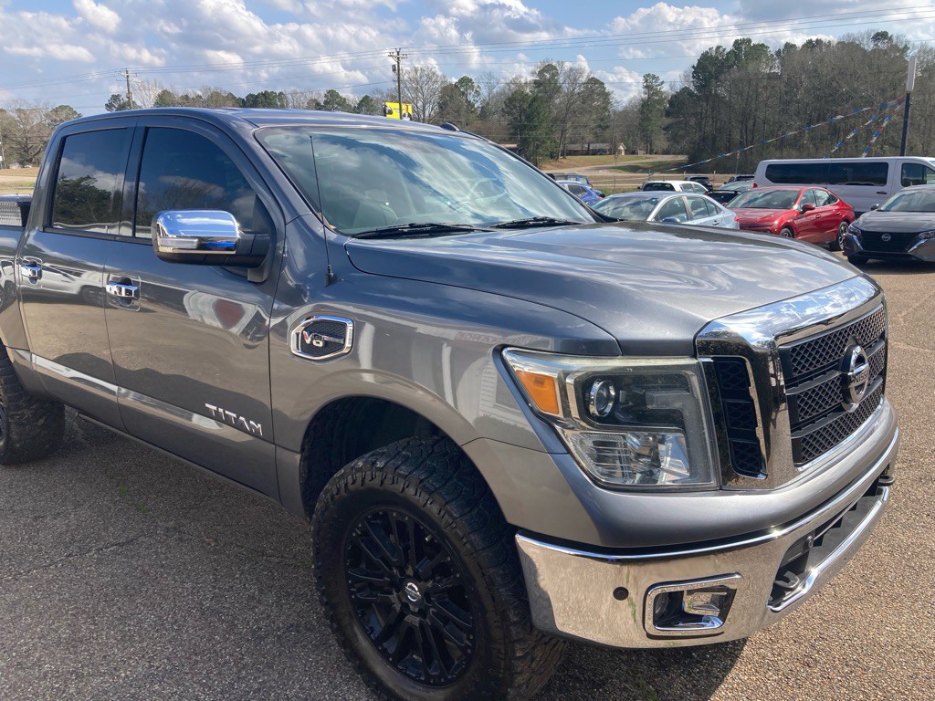 2017 Nissan Titan Image 4