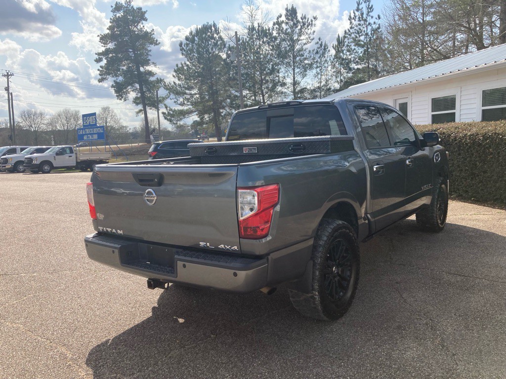 2017 Nissan Titan Image 6