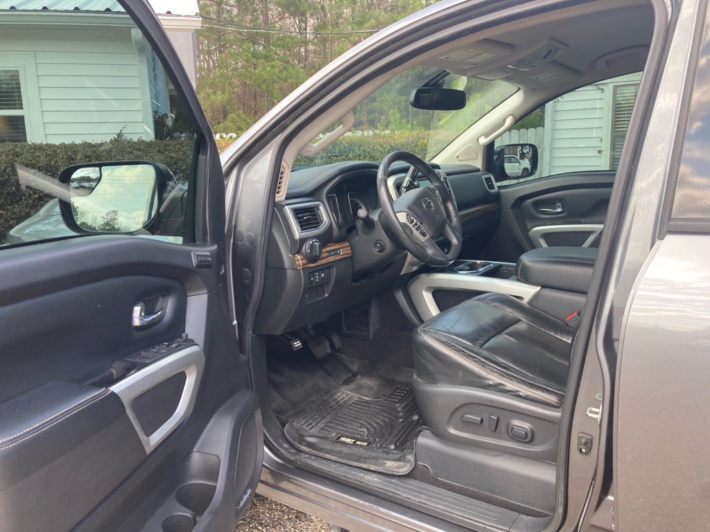 2017 Nissan Titan Image 7