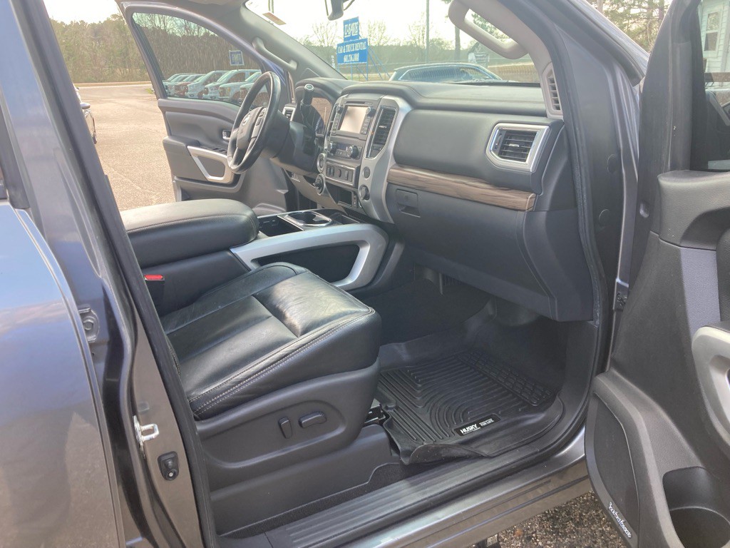 2017 Nissan Titan Image 9