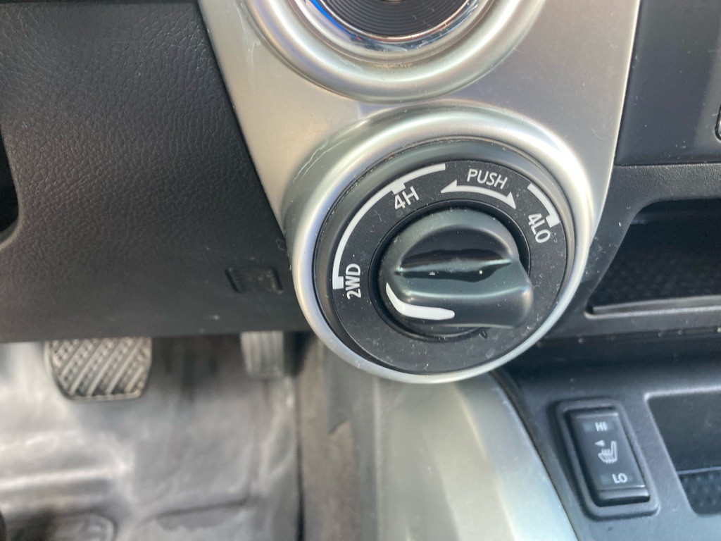 2017 Nissan Titan Image 16