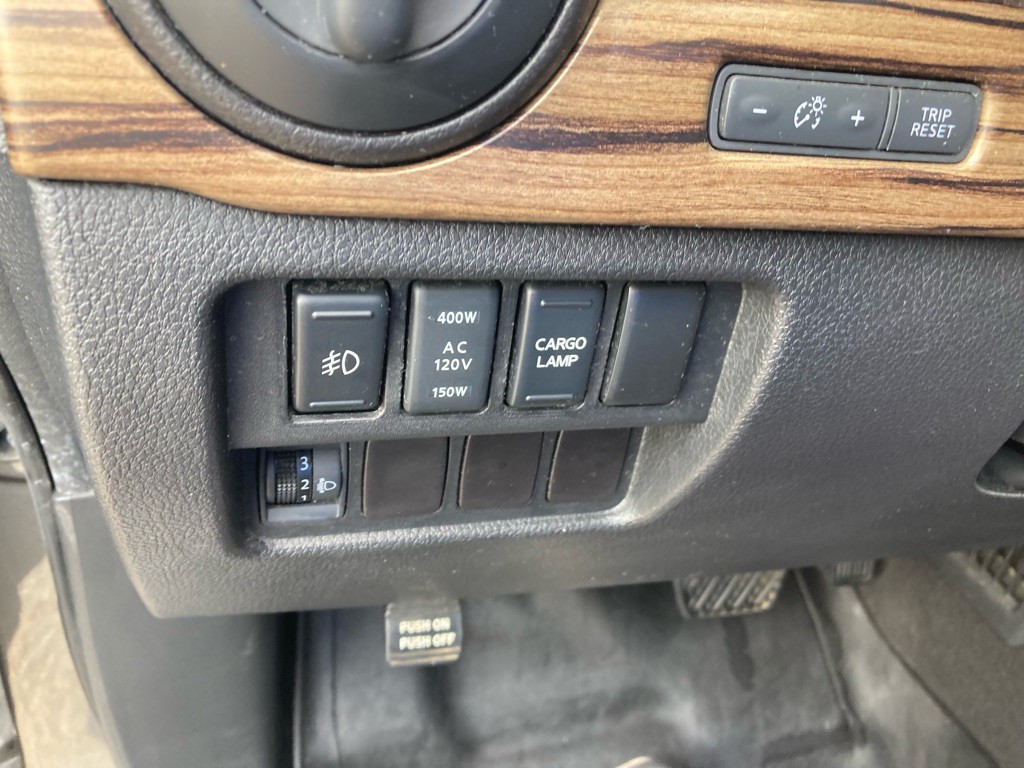 2017 Nissan Titan Image 17