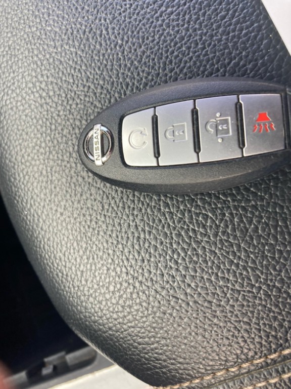 2017 Nissan Titan Image 19