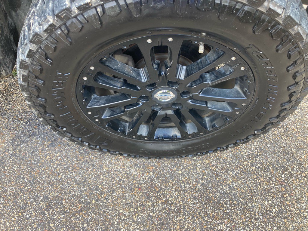 2017 Nissan Titan Image 23